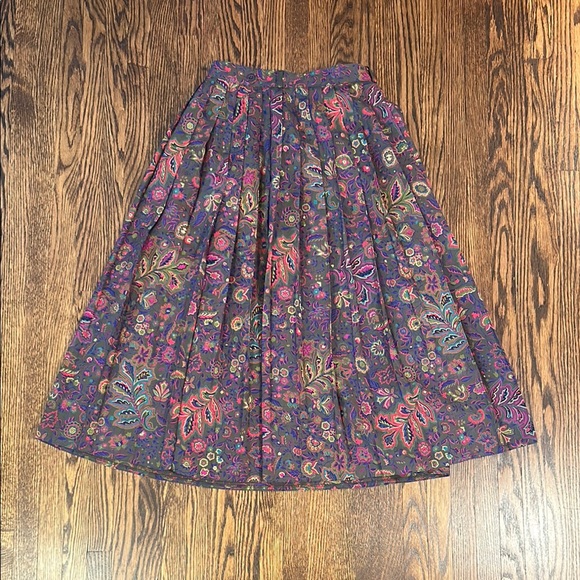 Vintage Dresses & Skirts - Floral Patterned Women's Skirt